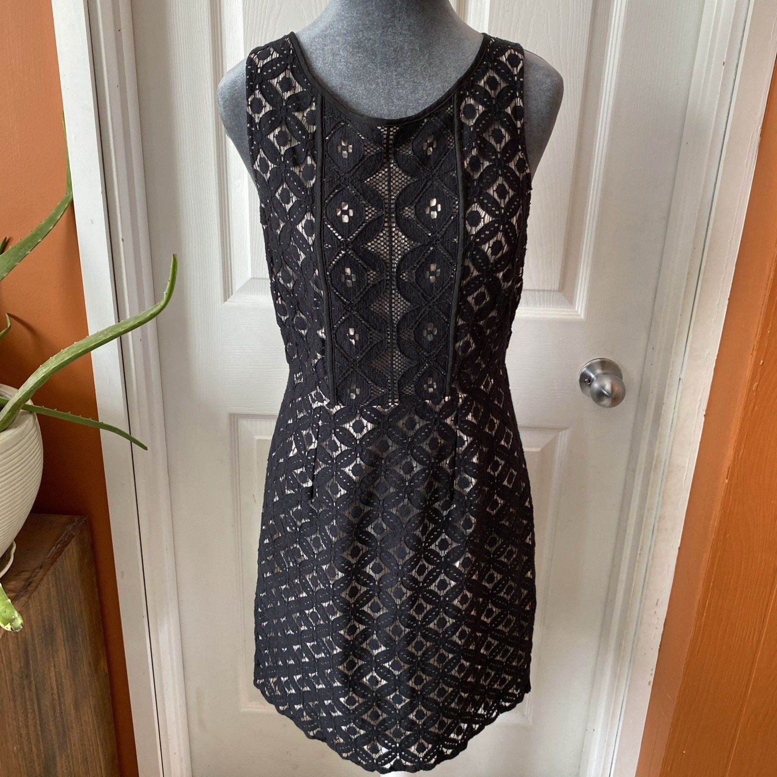 Kensie Dress Women’s Size Small Black Sleeveless Lace Lined Scoop Neck